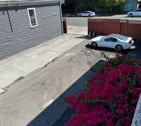 4th image of 132 Tennessee St #1
