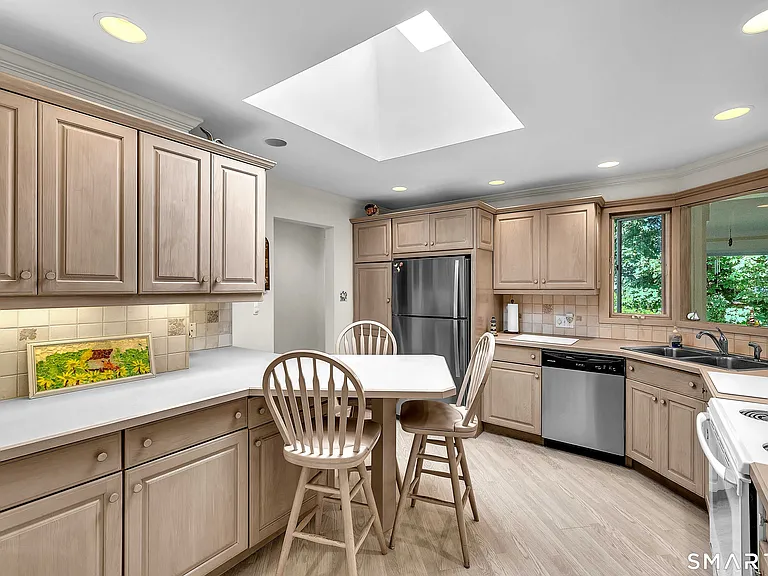 71 Beach Ave — Photo 10