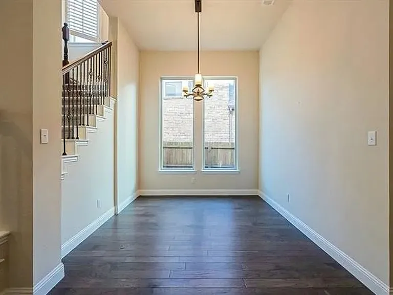 1036 Edgefield Ln — Photo 17