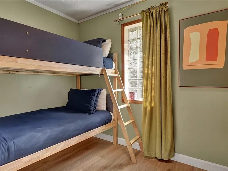 457 E Hurst Dr — Photo 9