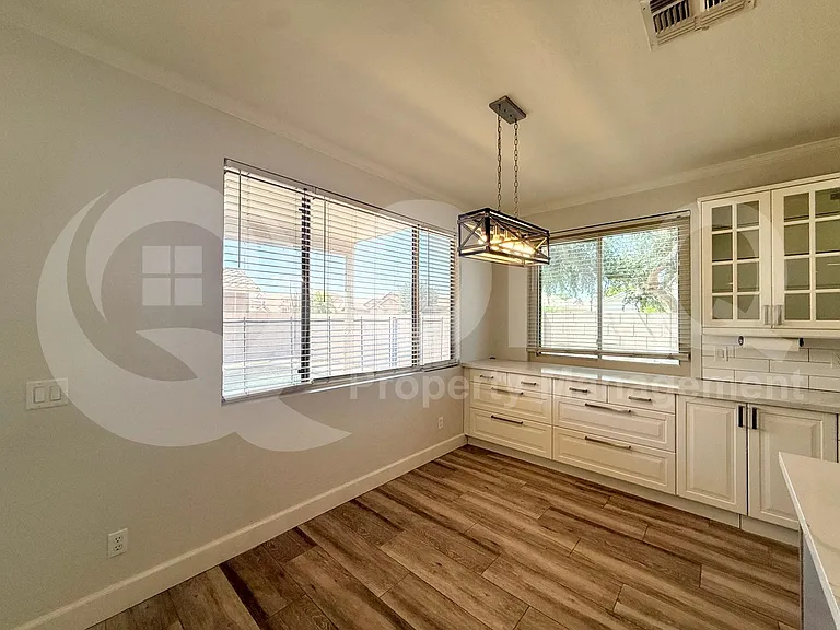 572 N Bell Dr — Photo 10