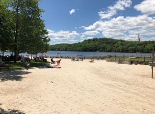 2 Shadyside Ter, Kinnelon, NJ 07405