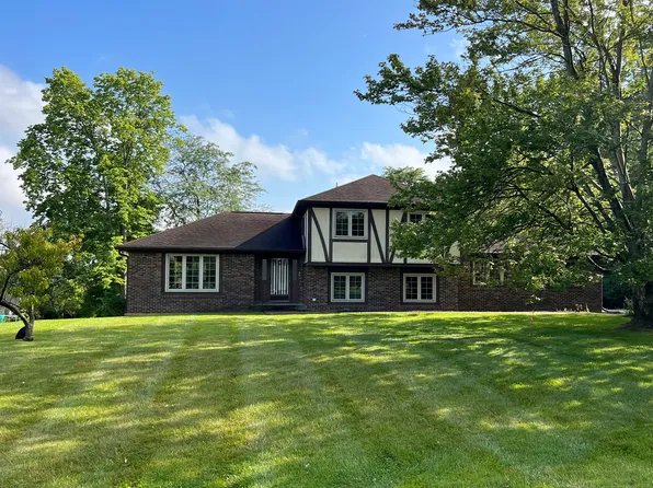 1231 W Valley Ct, Greenfield, IN 46140