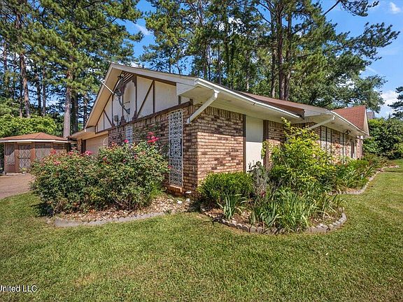 4th image of 525 Cedarwood Dr