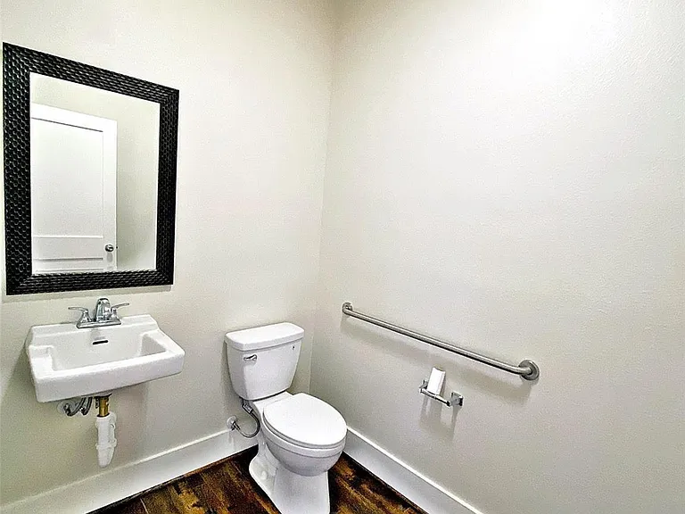 1625 W Alabama St — Photo 14