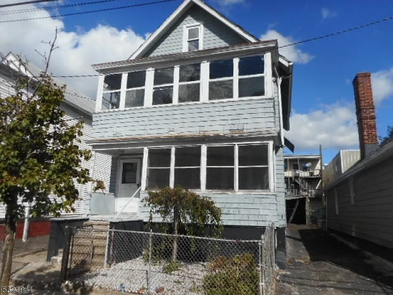 171 Chapman St photo 1