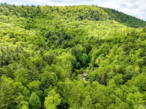 1213 Bull Pen Road, Cashiers, NC 28717