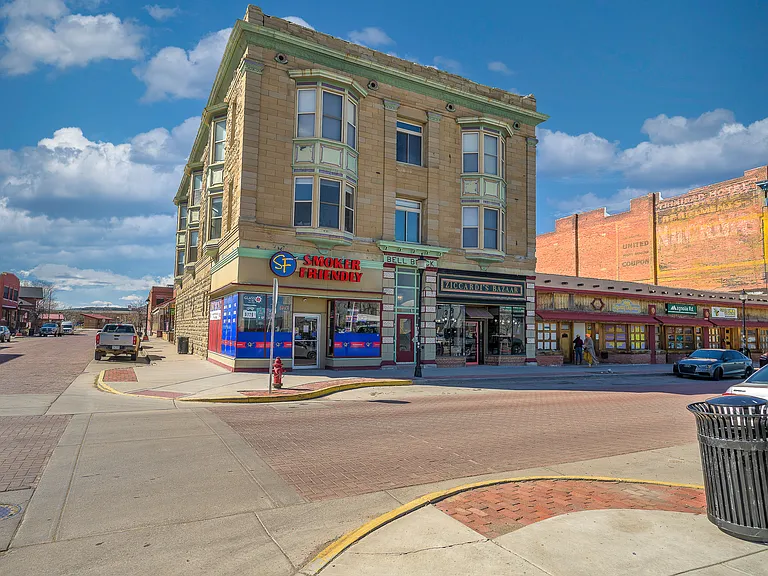 401 N Commercial St #301 — Photo 1