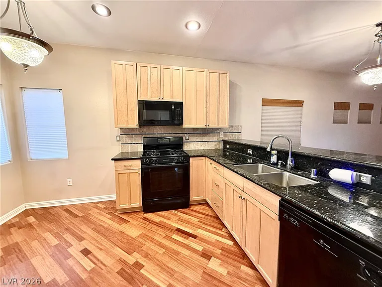 10529 Allthorn Ave — Photo 4