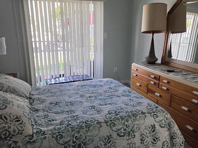 400 Beach Park Ln — Photo 15