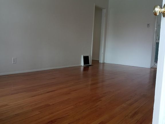 5th image of 11635 1/2 Magnolia Blvd