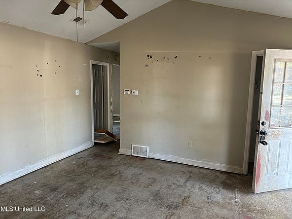 4th image of 3635 Heathcliff Dr