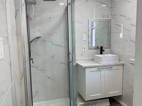 5th image of 22 Hancock St