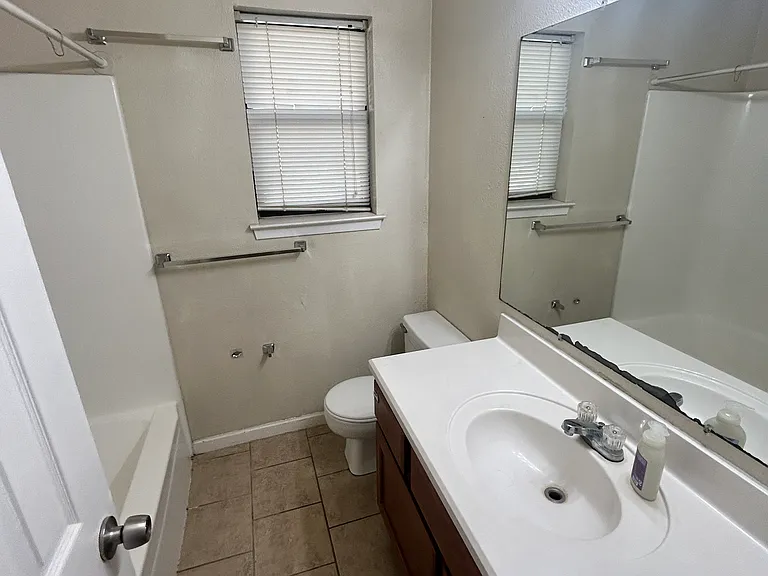 1603 Mossglenn Cir — Photo 5