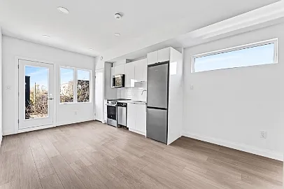 368 Tweedsmuir Avenue — Photo 2