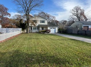 41 Broadway, Shirley, NY 11967