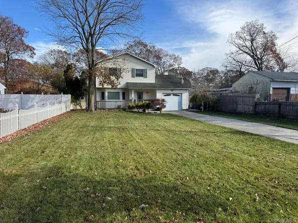 41 Broadway, Shirley, NY 11967