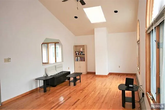 Building Photo - 31 Marion Ave #2