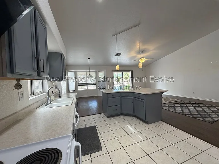 2227 E Edna Ave — Photo 10