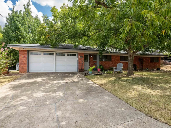 1300 Berry Ln, Longview, TX 75602