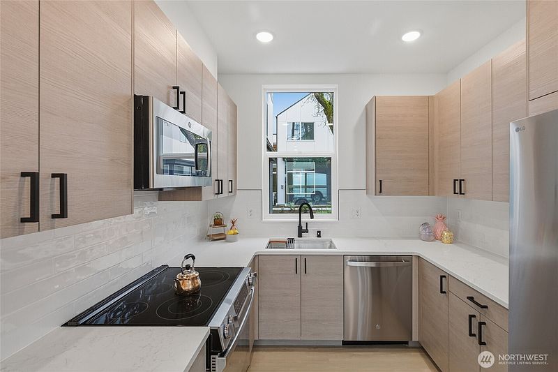 2nd image of 809 S Sullivan Street #B