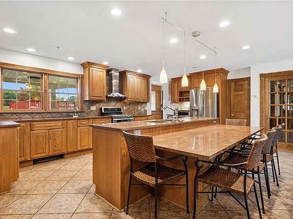 4th image of 2 Deerfield Rd