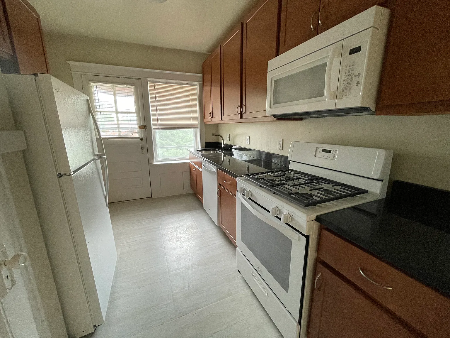 1 bed, 915 sqft, $1,125 — Photo 3