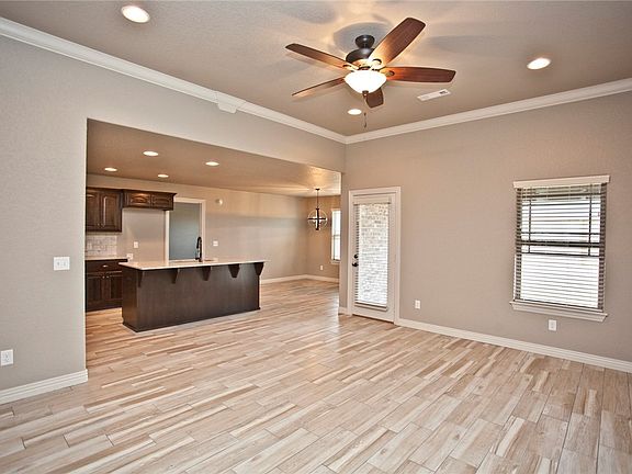 5th image of 804 NW 64th Ave