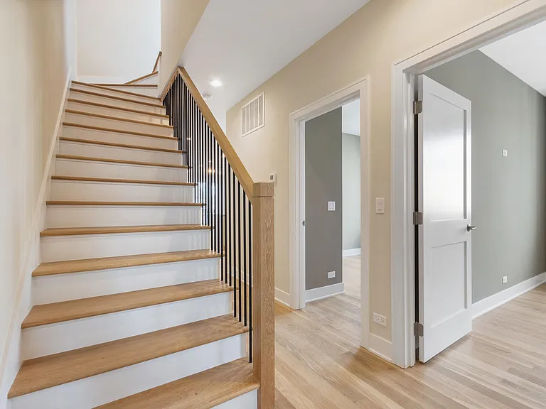 4861 N Hermitage Ave — Photo 13