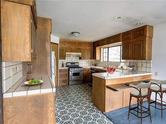 5th image of 998 Feather Mountain Dr