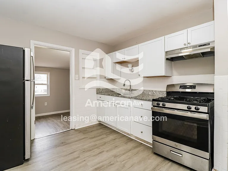 699566_005_kitchen_5.jpg