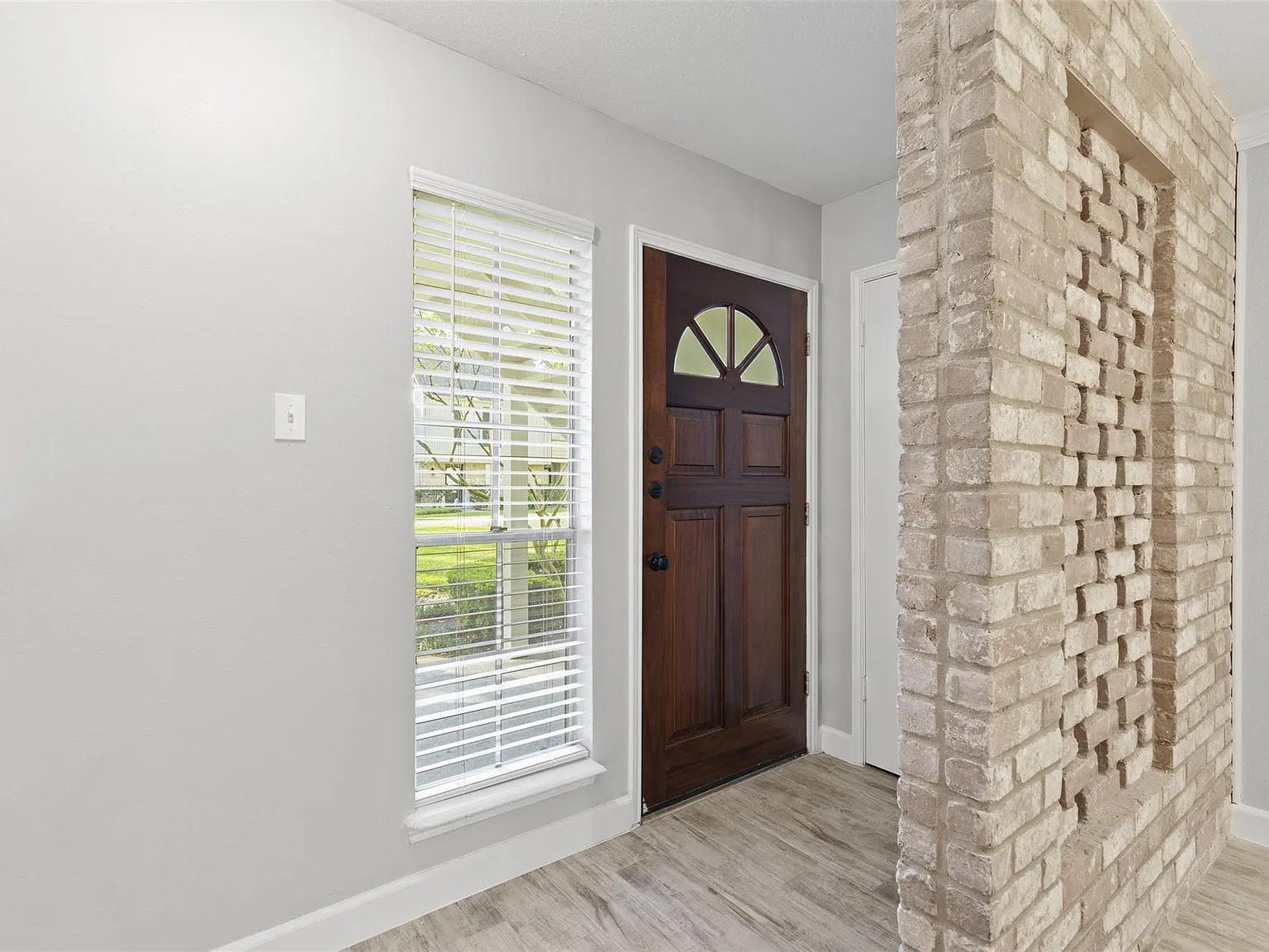 1 bed, 1.0 bath, 903 sqft, $1,550 — Photo 3