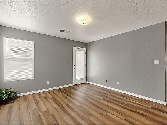 5th image of 111 18th St SE