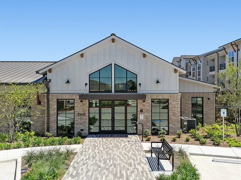 Silos Harvest Green Clubhouse
