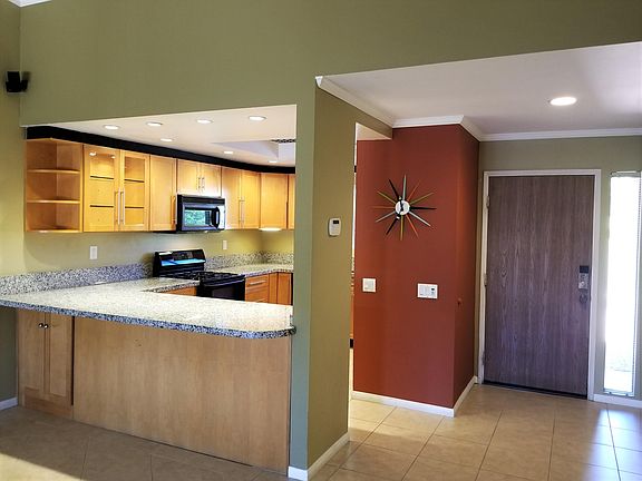 3rd image of 302 Tiffany Cir E