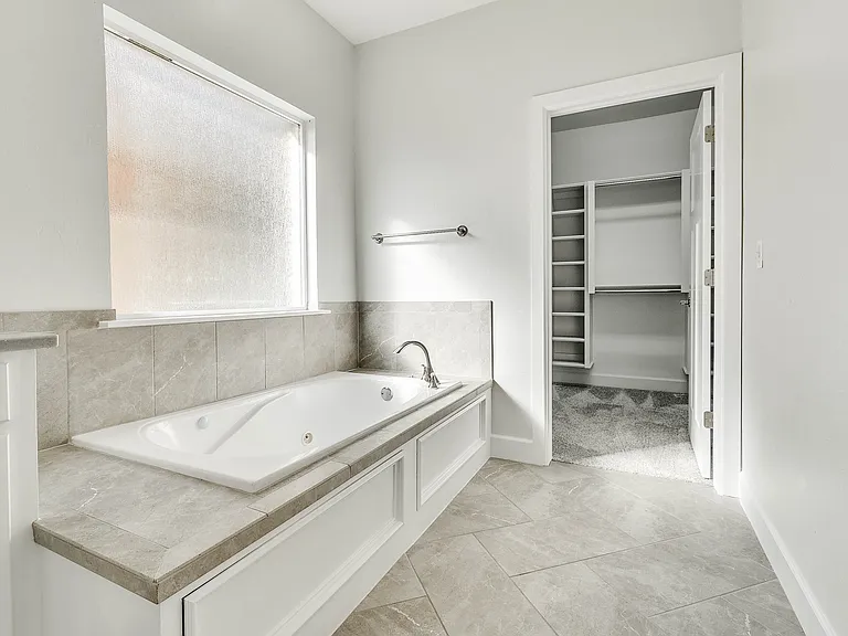 5616 Saint James Pl — Photo 26