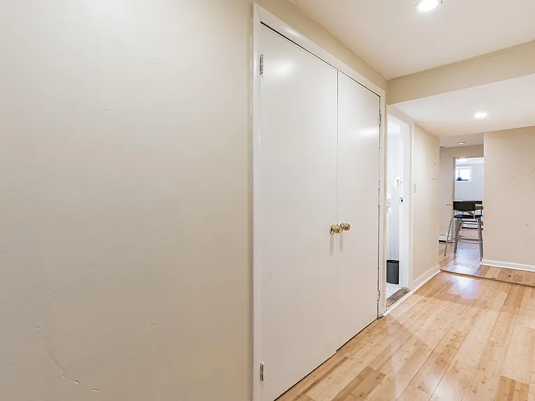 141 Chiswick Rd #1B — Photo 8
