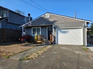 910 N 101st St, Seattle, WA 98133