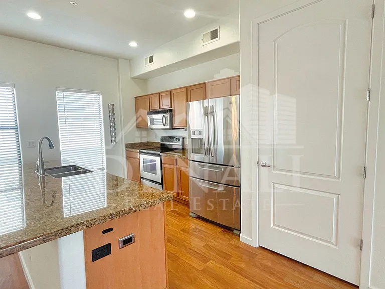 4637 E Culver St — Photo 5
