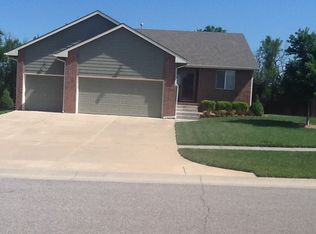 1031 E Splitwood Way St, Derby, KS 67037