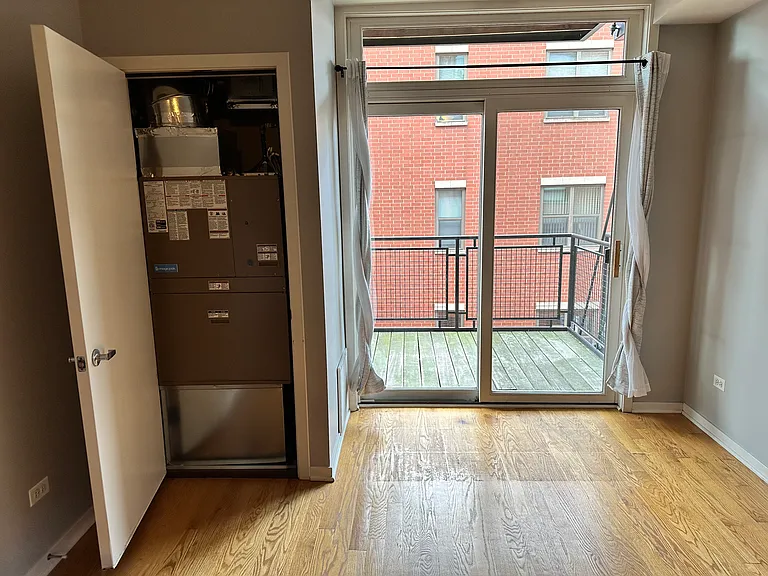 974 W 35th Pl #308 — Photo 3