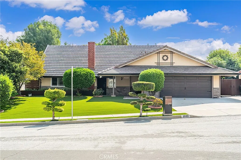 5 bed, 2986 sqft, $4,995 — Photo 1
