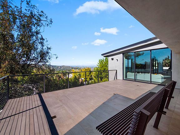 3rd image of 2961 Briar Knoll Dr