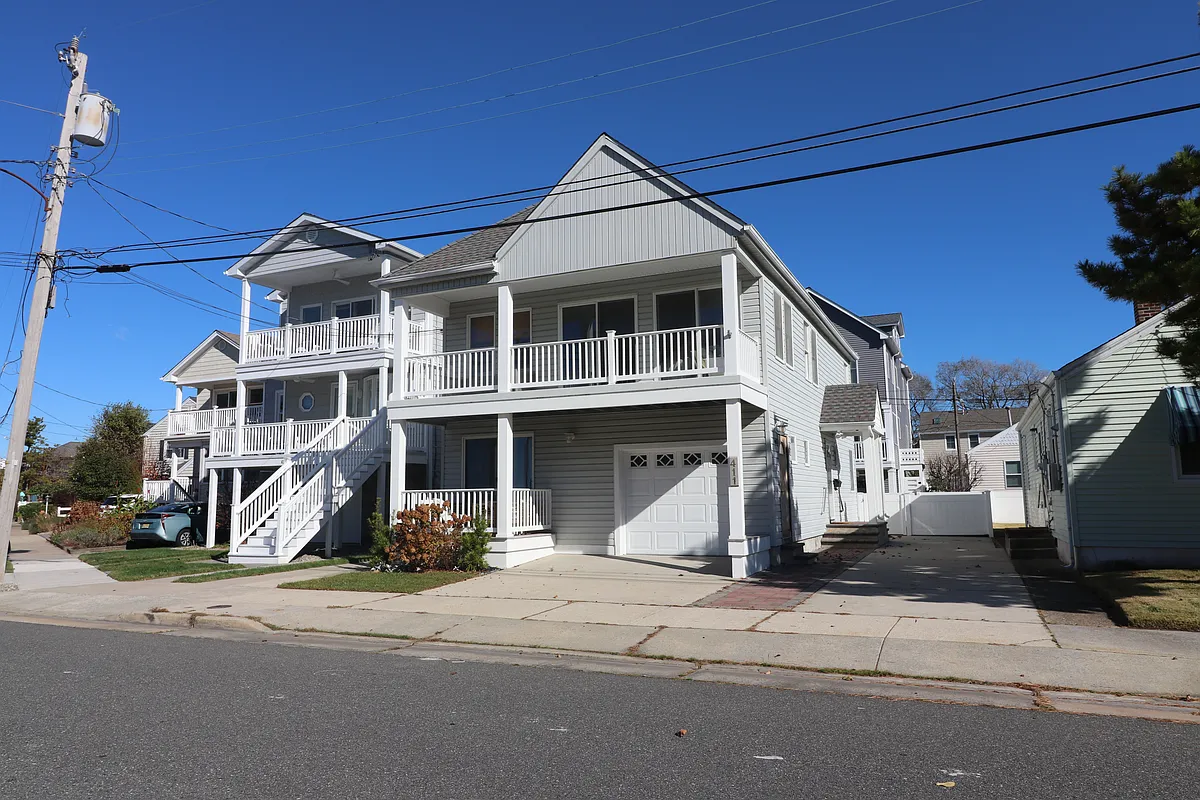 Building Photo - 411 N Vendome Ave