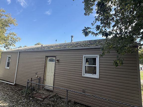 4th image of 905 W Olive St