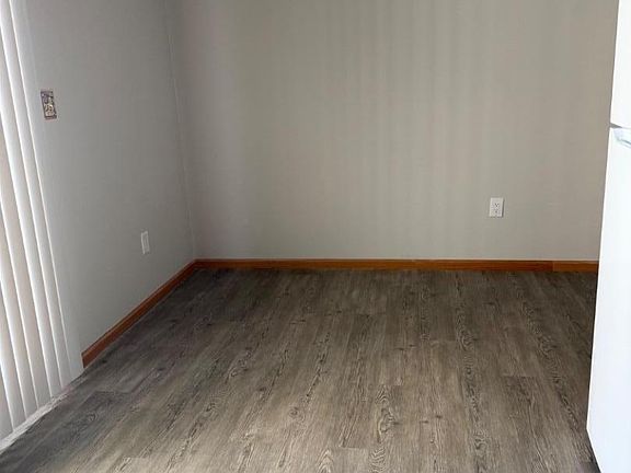 4th image of 10182 Dell Pl