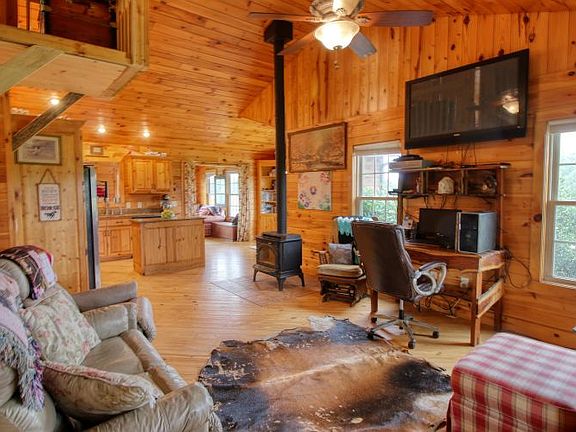 2nd image of 417 Dumplin Knob Ln