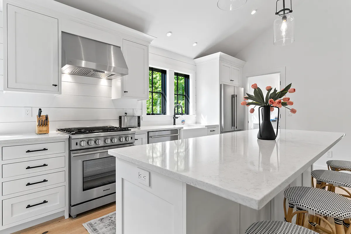 Large kitchen island seats 4 and high end appliances - 84 Berwick Rd