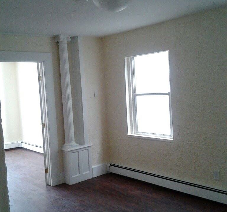 2nd image of 110 Arlington Ave APT 7