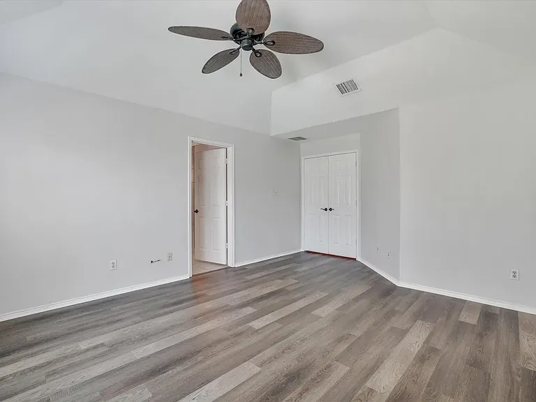 521 Chasewood Dr — Photo 10